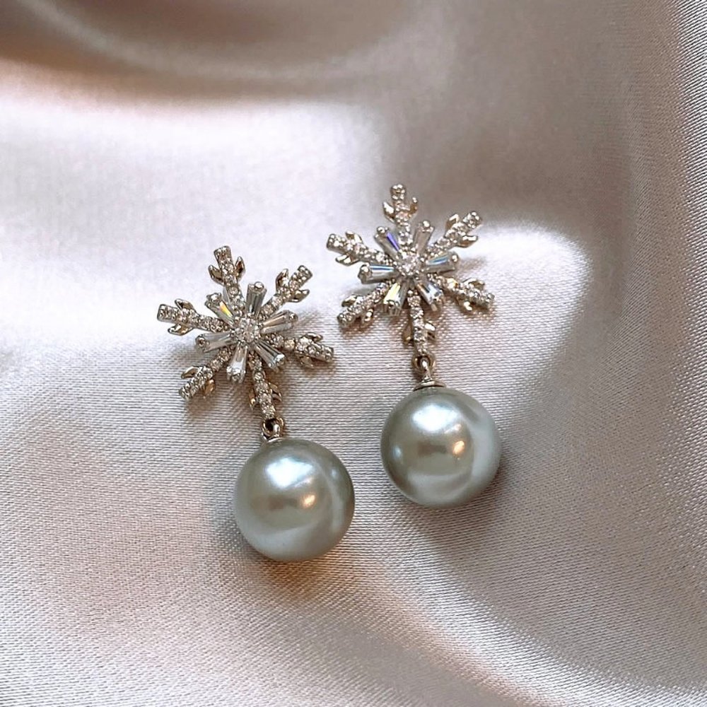 GOLICC Christmas Snowflake Pearl Earrings - Picture 2 of 12